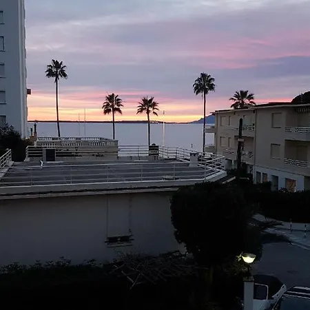 Joli Deux Pièces Face à La Mer * Juan-les-Pins